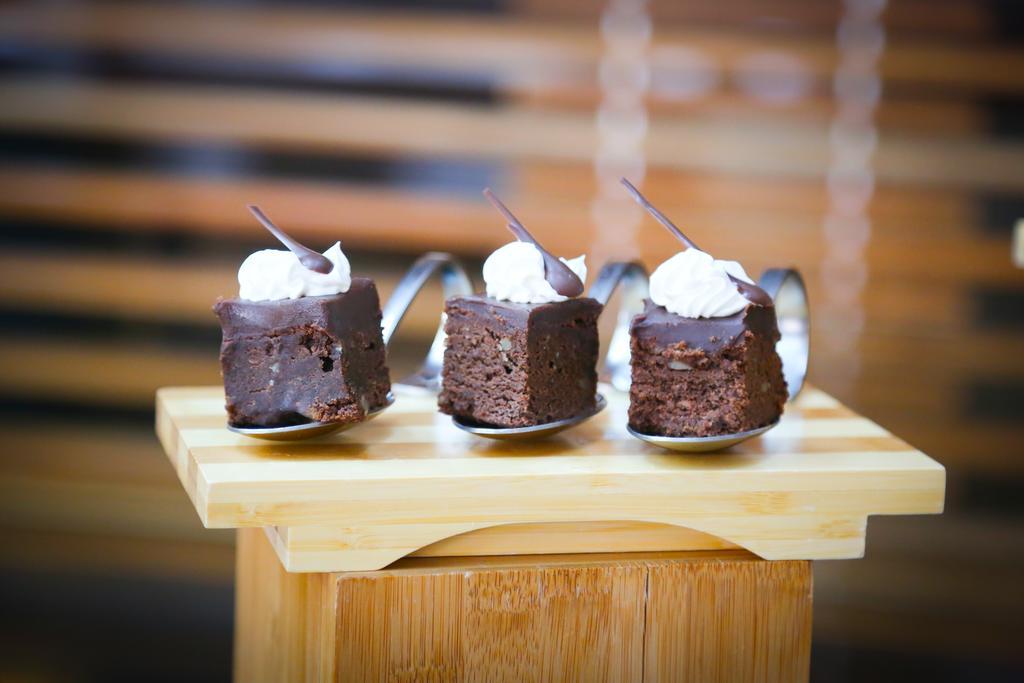 Mds Hotel Calama Eksteriør billede Chocolate cake
