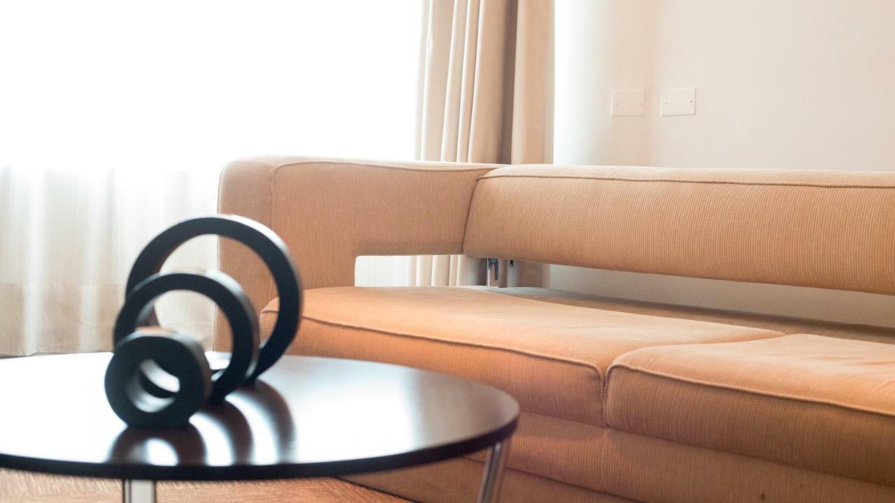 Mds Hotel Calama Eksteriør billede A sofa