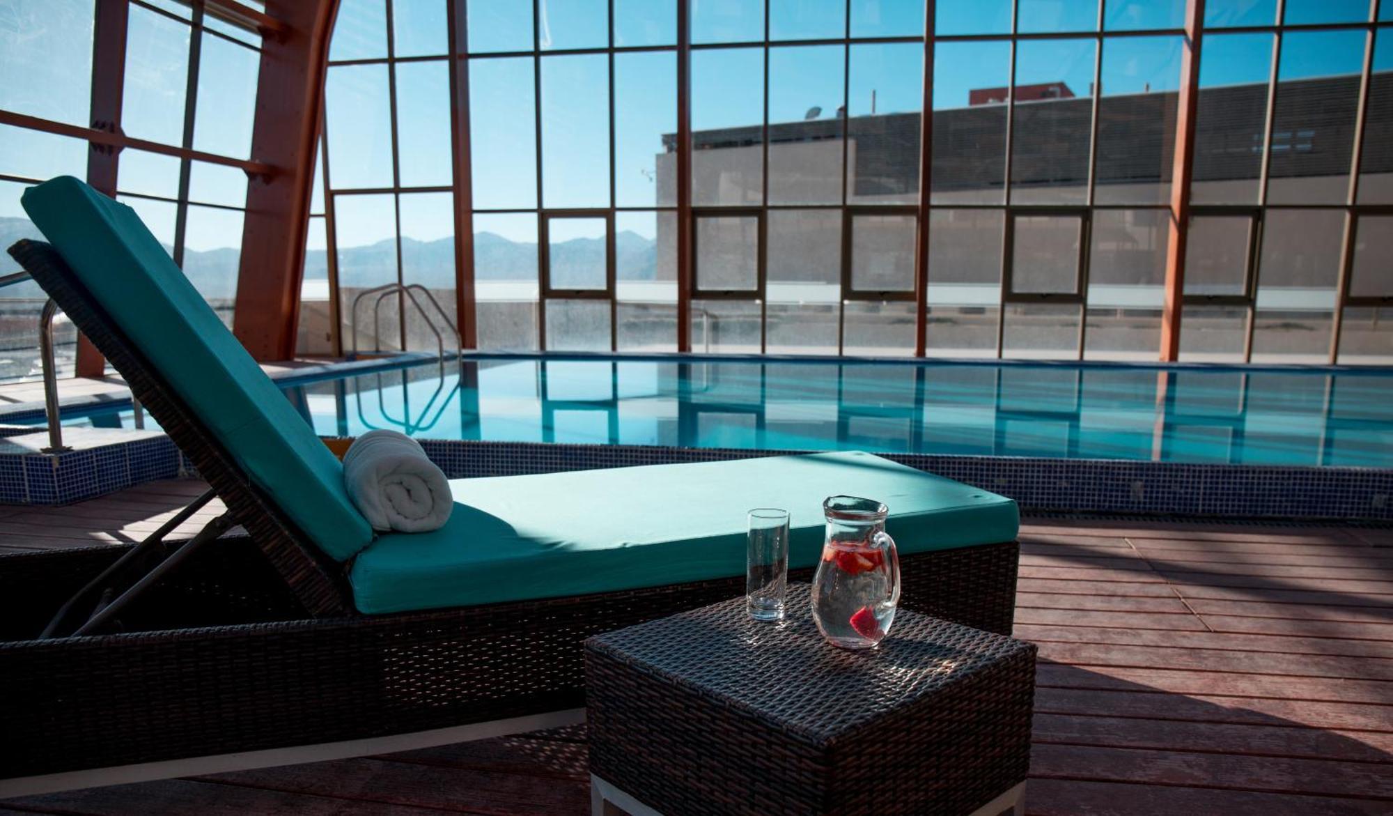 Mds Hotel Calama Eksteriør billede The swimming pool at the hotel