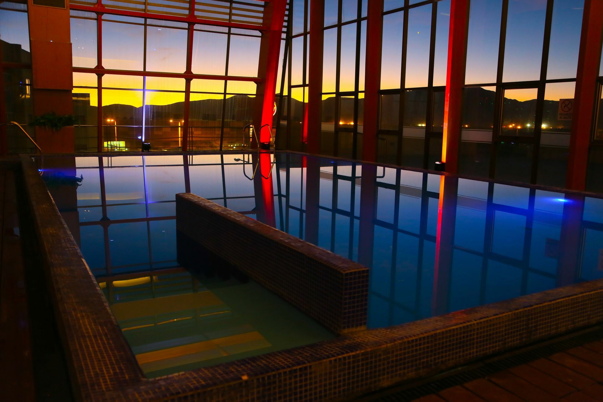 Mds Hotel Calama Eksteriør billede The pool at the hotel