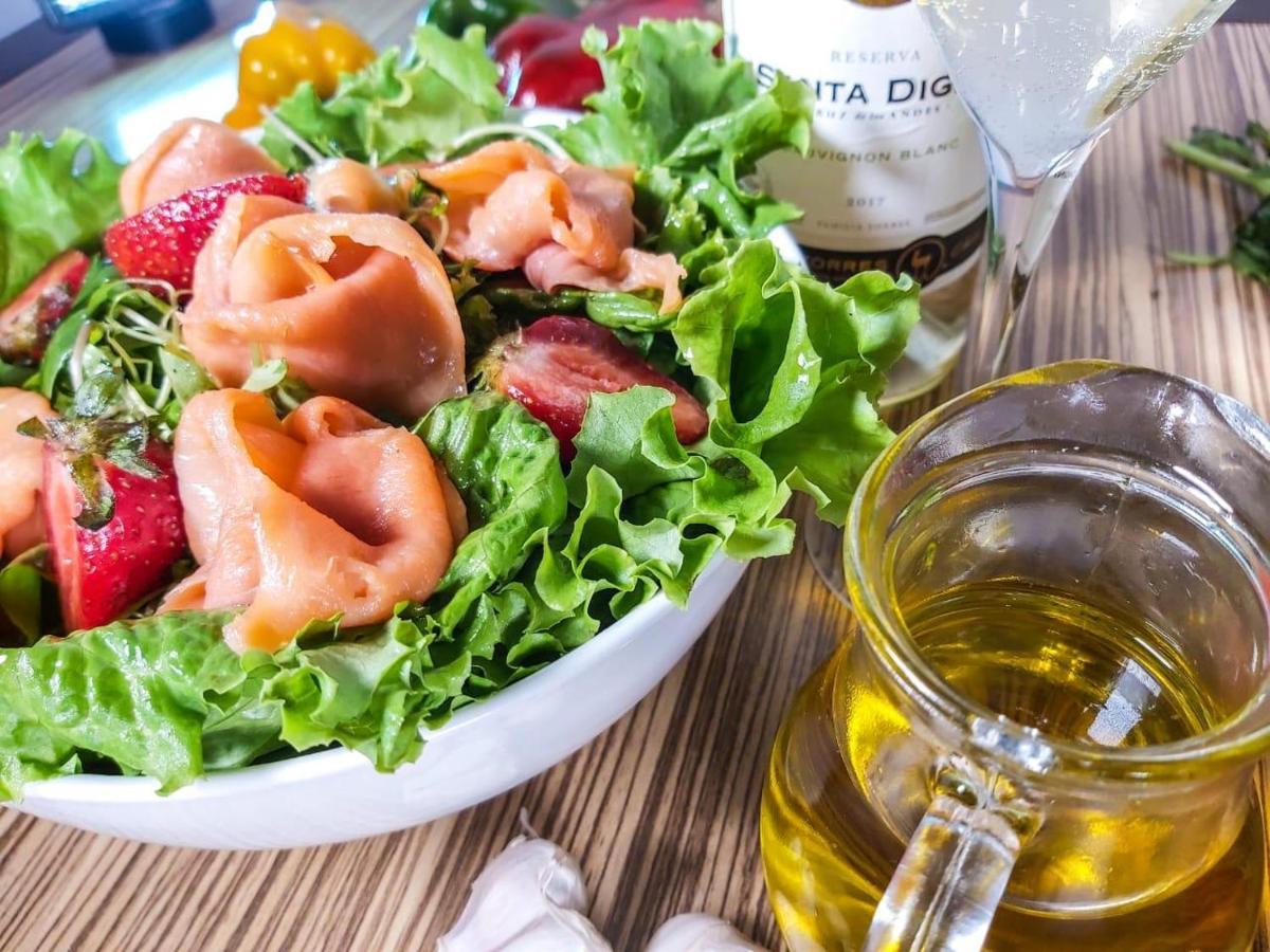Mds Hotel Calama Eksteriør billede Salmon salad